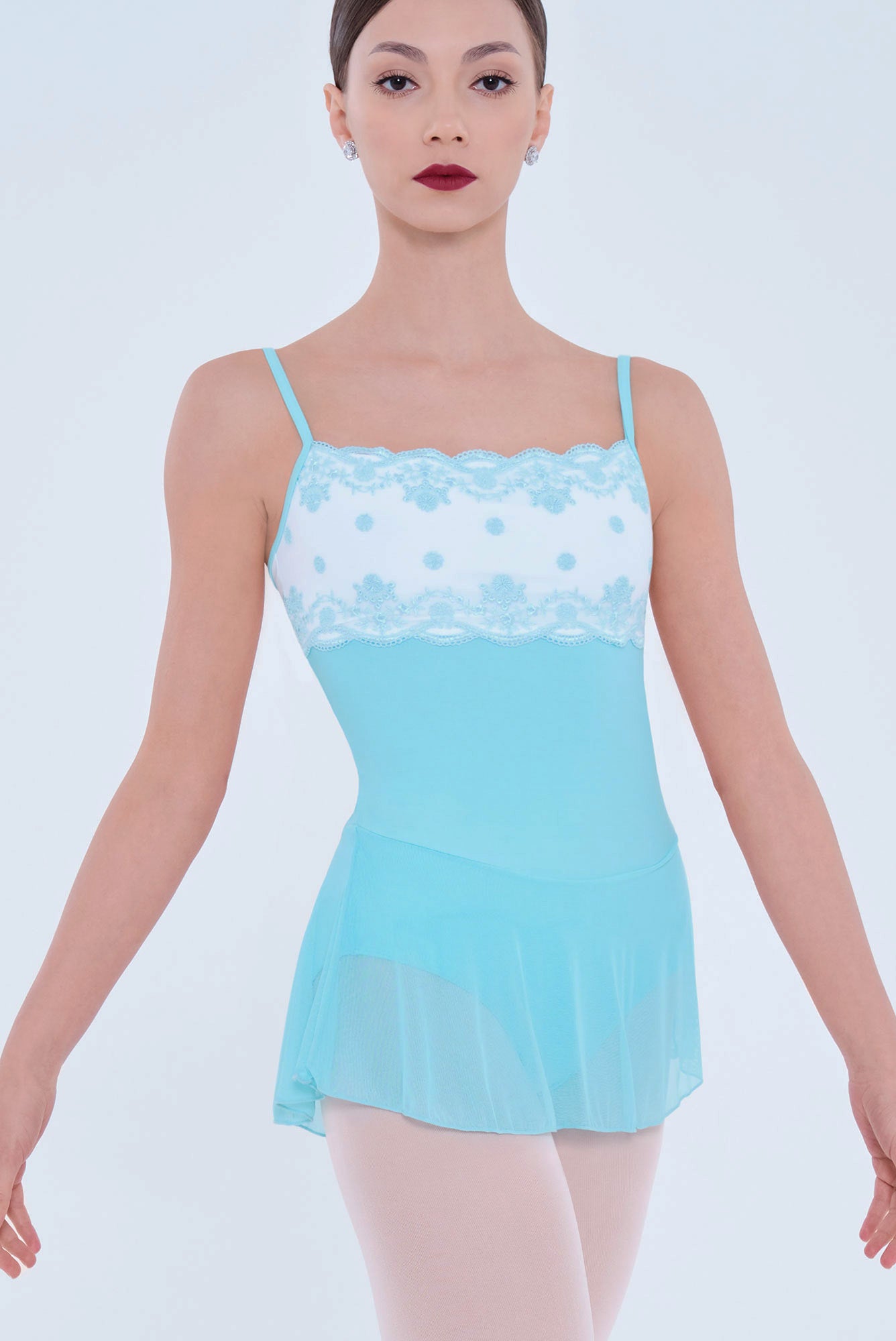 #couleur_pacific / white