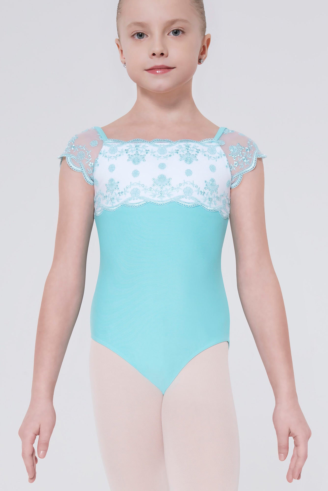 #couleur_pacific / white